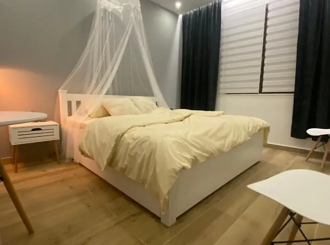Intimate Inn