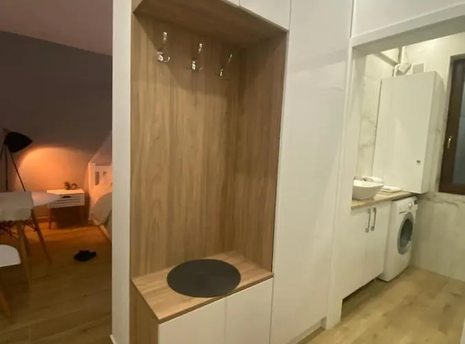 Intimate Inn